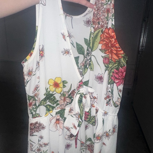 Floral Romper - Picture 3 of 3